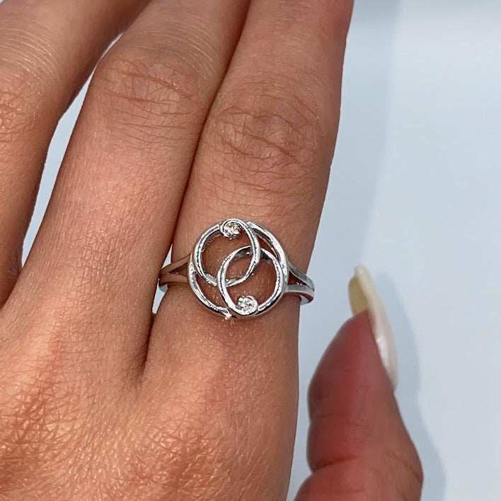Silver Interlocking Circles Diamond Ring