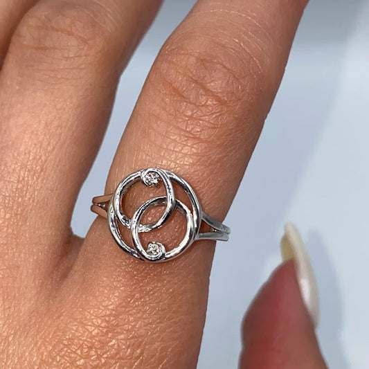 Silver Interlocking Circles Diamond Ring